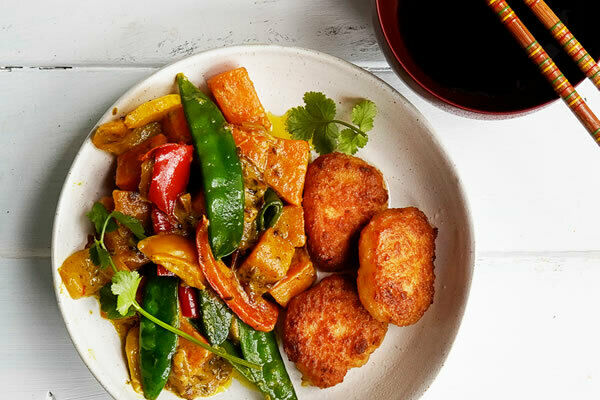 Süßkartoffel-Curry mit krossen veganen Nuggets
