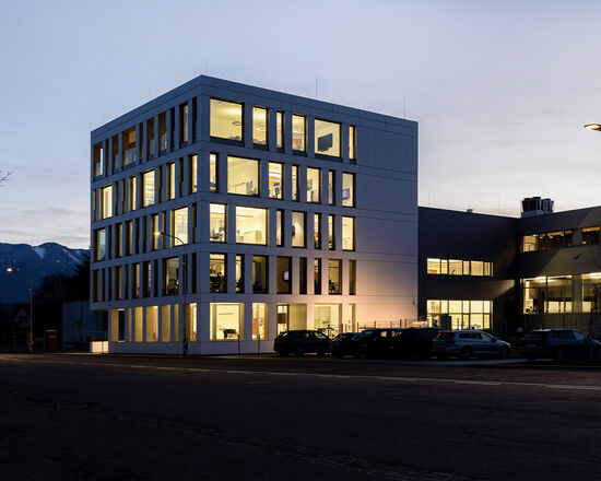 Werk Villach, Unternehmens­sitz, Schweine­zerlege­betrieb, Logistik­zentrale